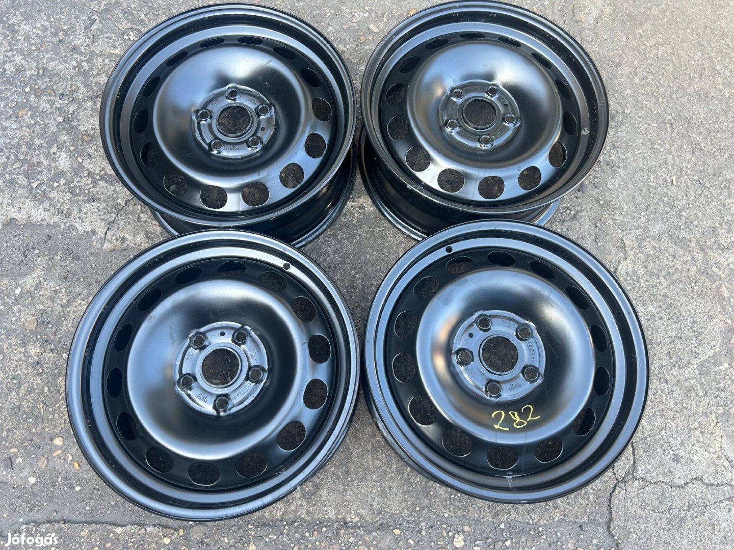 4db gyári 16" Audi - VW acélfelni. (282)