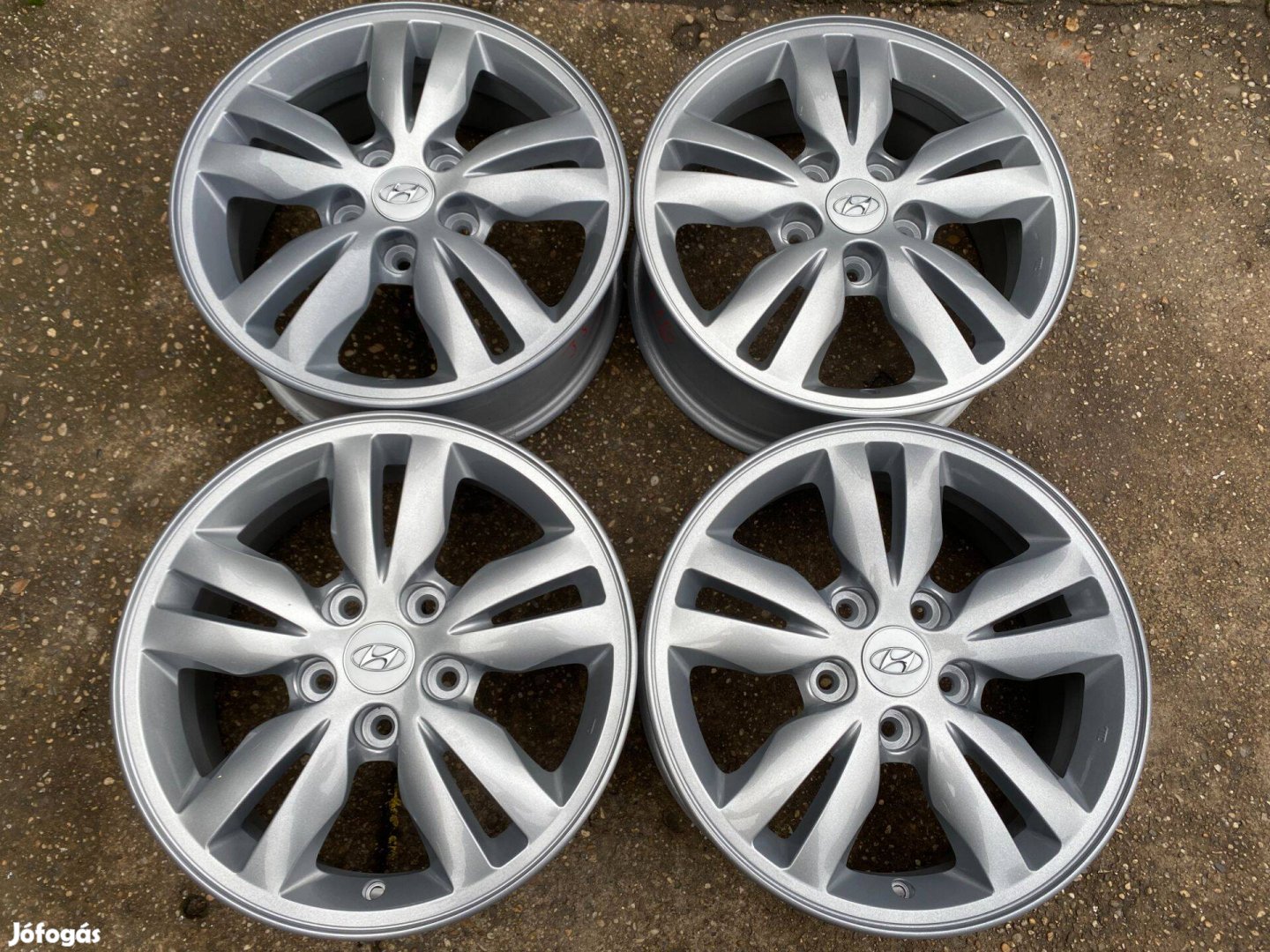 4db gyári 16" Hyundai alufelni. (3510)