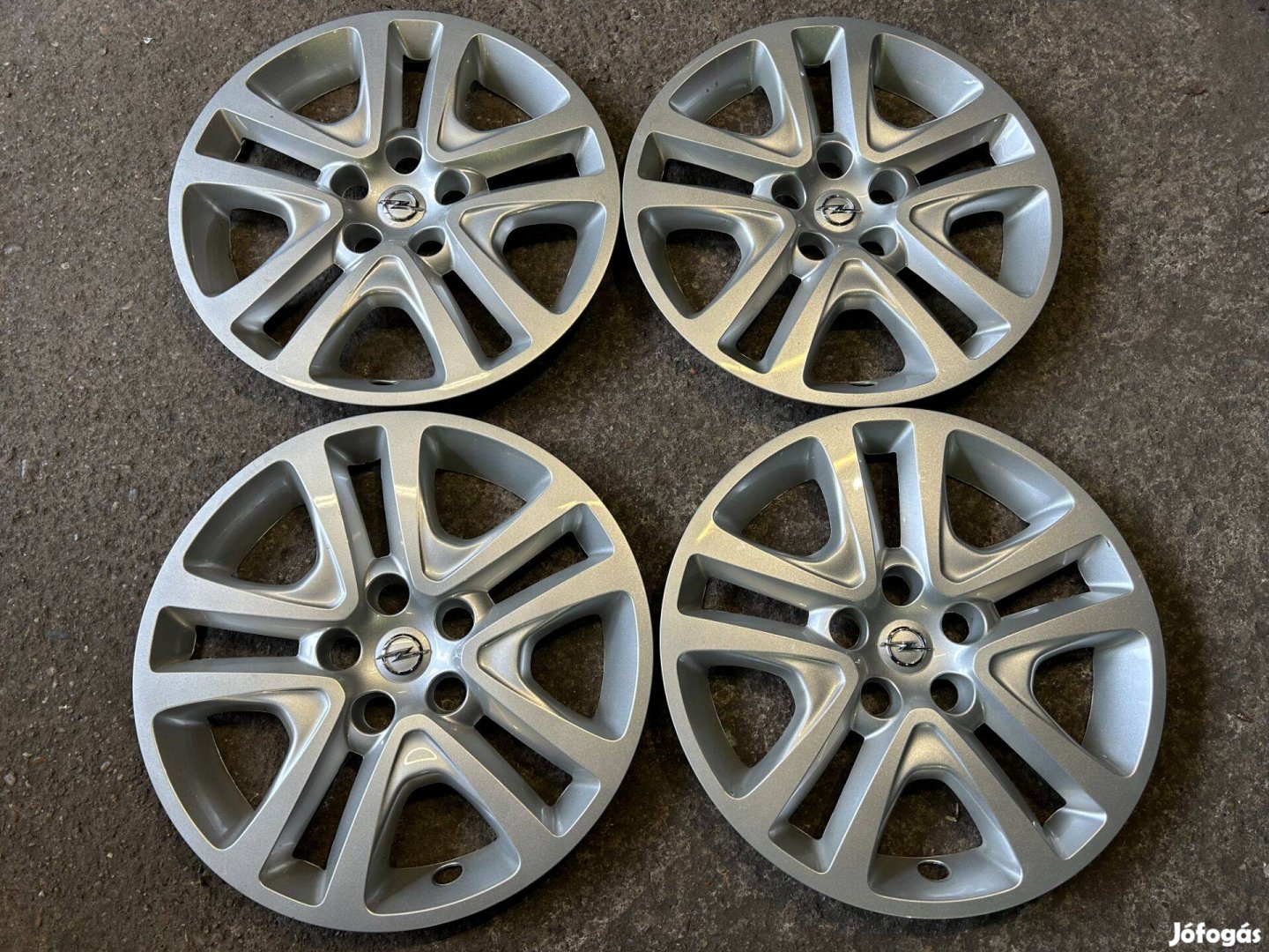 4db gyári 16" Opel dísztárcsa. (3586688)