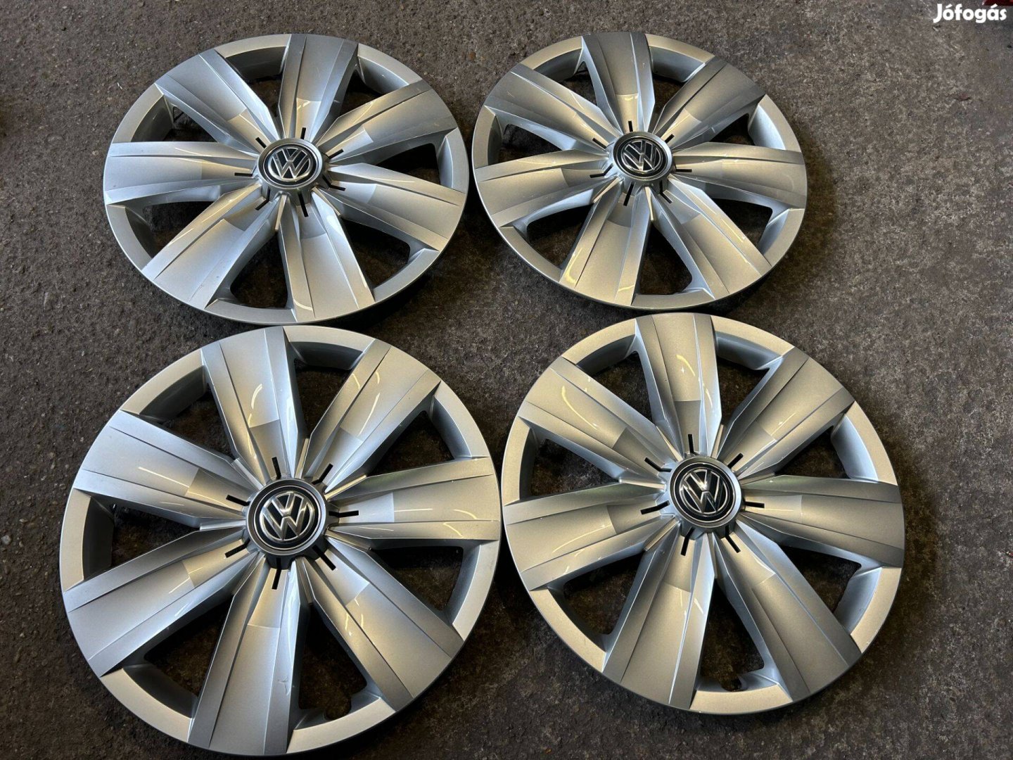 4db gyári 16" VW dísztárcsa. (3586687)