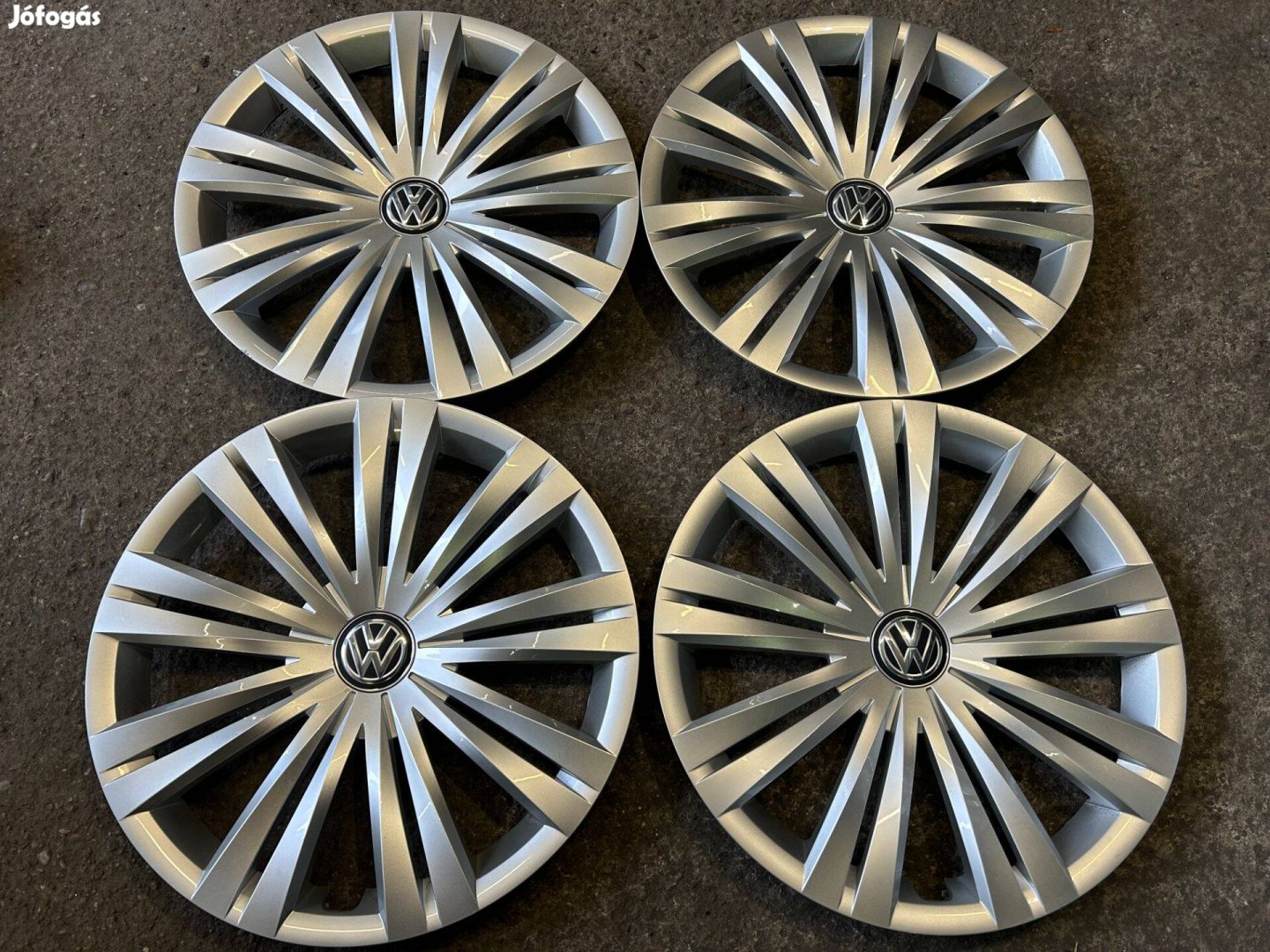 4db gyári 16" VW dísztárcsa. (3586690)