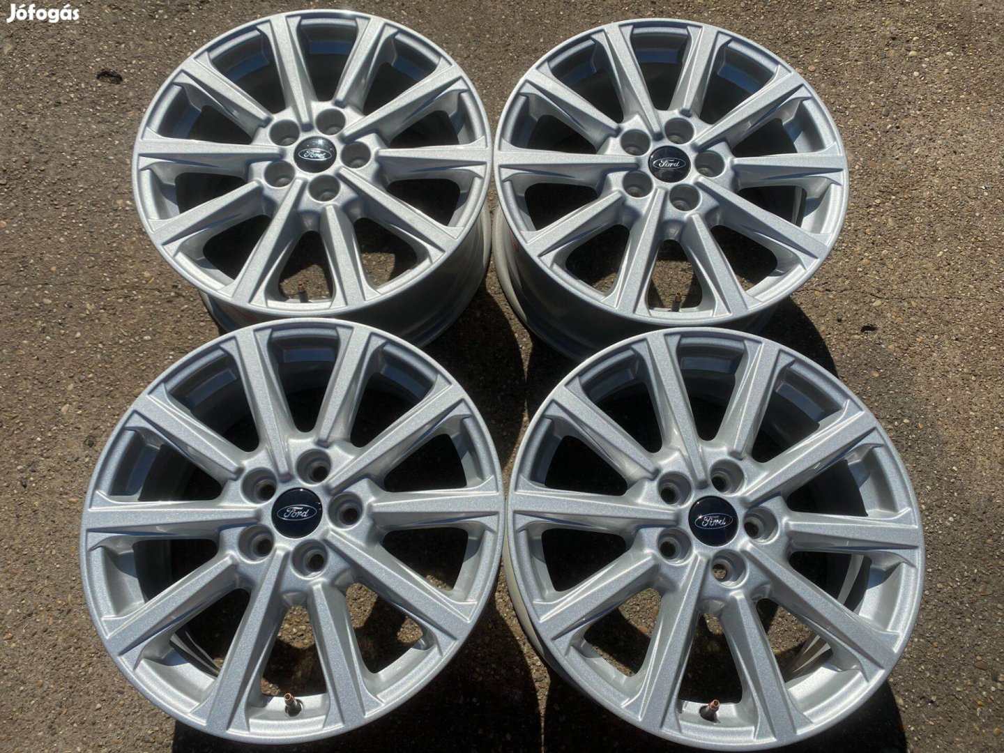 4db gyári 17 Ford alufelni. (4055)