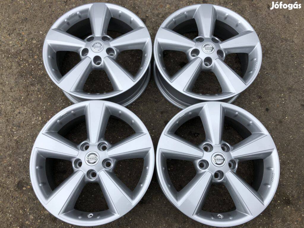 4db gyári 17 Nissan alufelni. (1092)