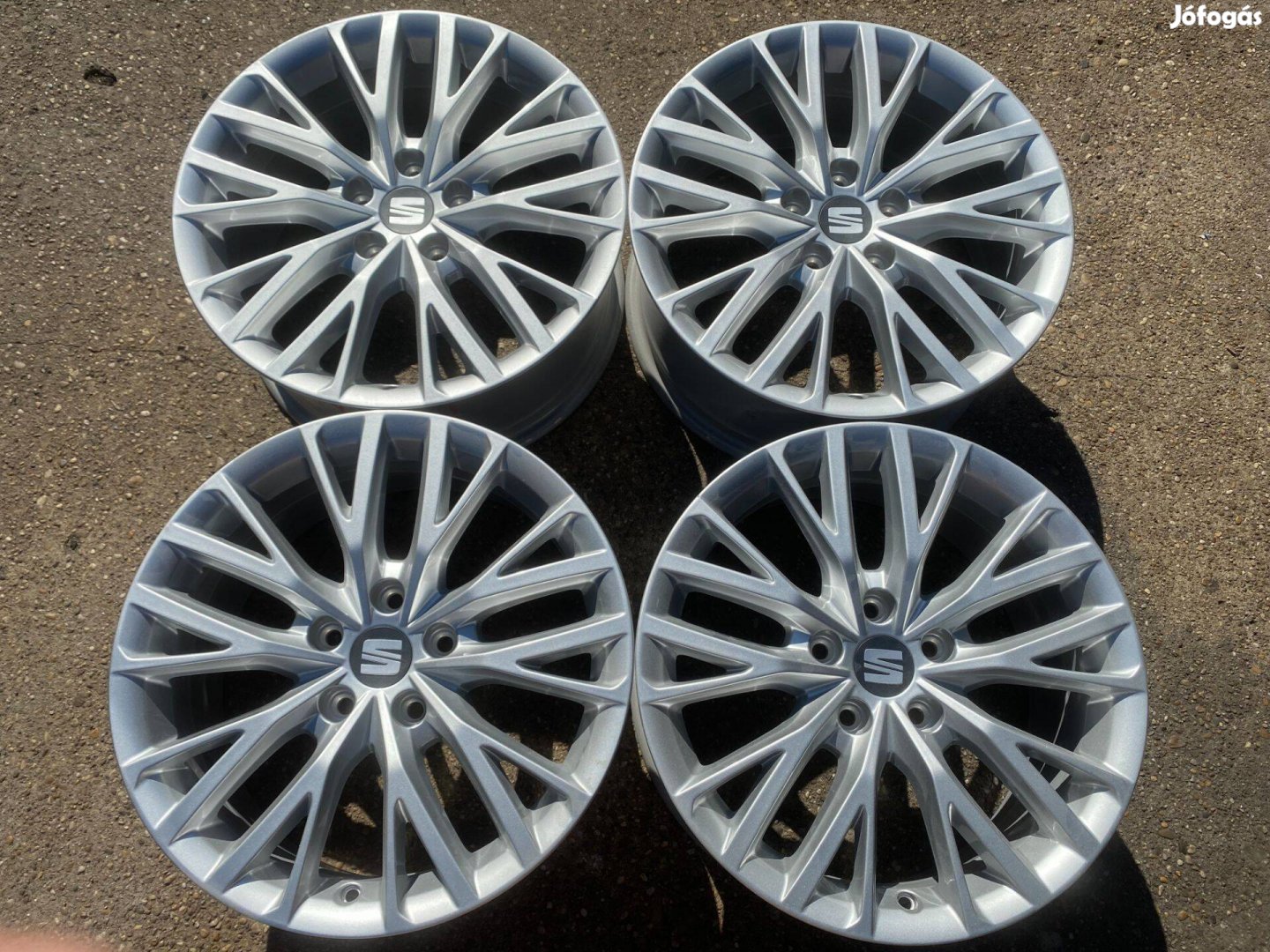 4db gyári 17 Seat Leon FR alufelni. (4049)