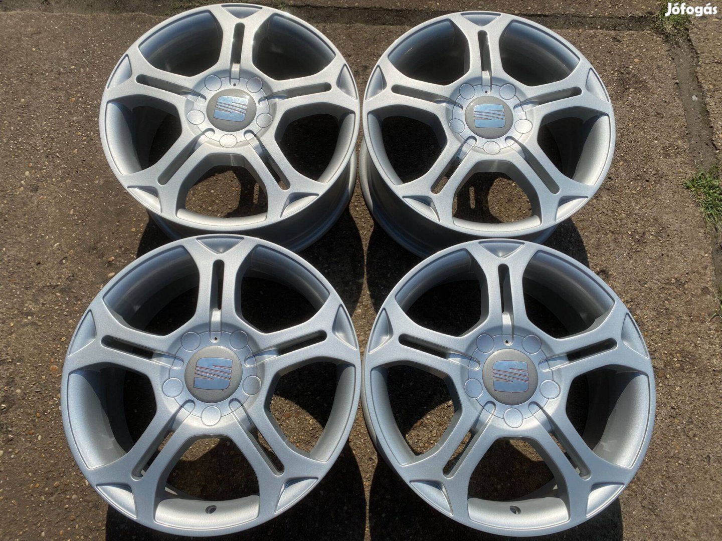 4db gyári 17 Seat Leon alufelni. (4084)
