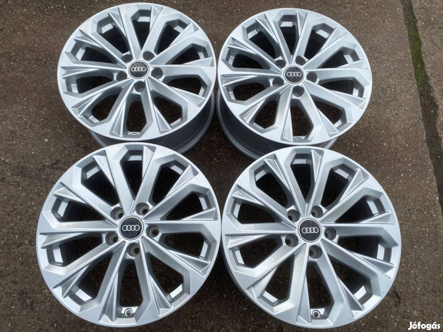 4db gyári 17" Audi A4 B9 alufelni. (4157)