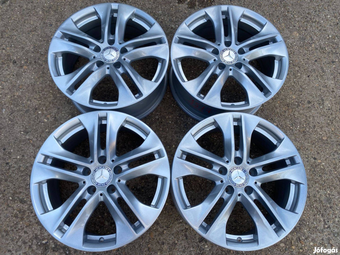 4db gyári 17" Mercedes-Benz E212 alufelni. (3517)