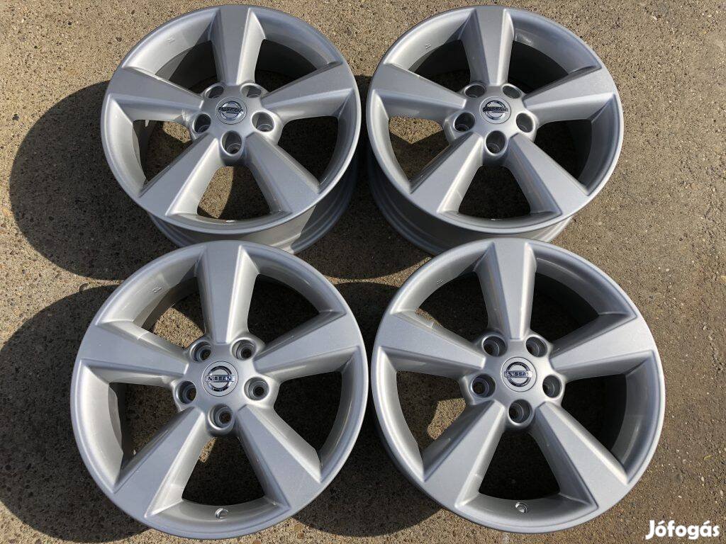 4db gyári 17" Nissan alufelni. (508)