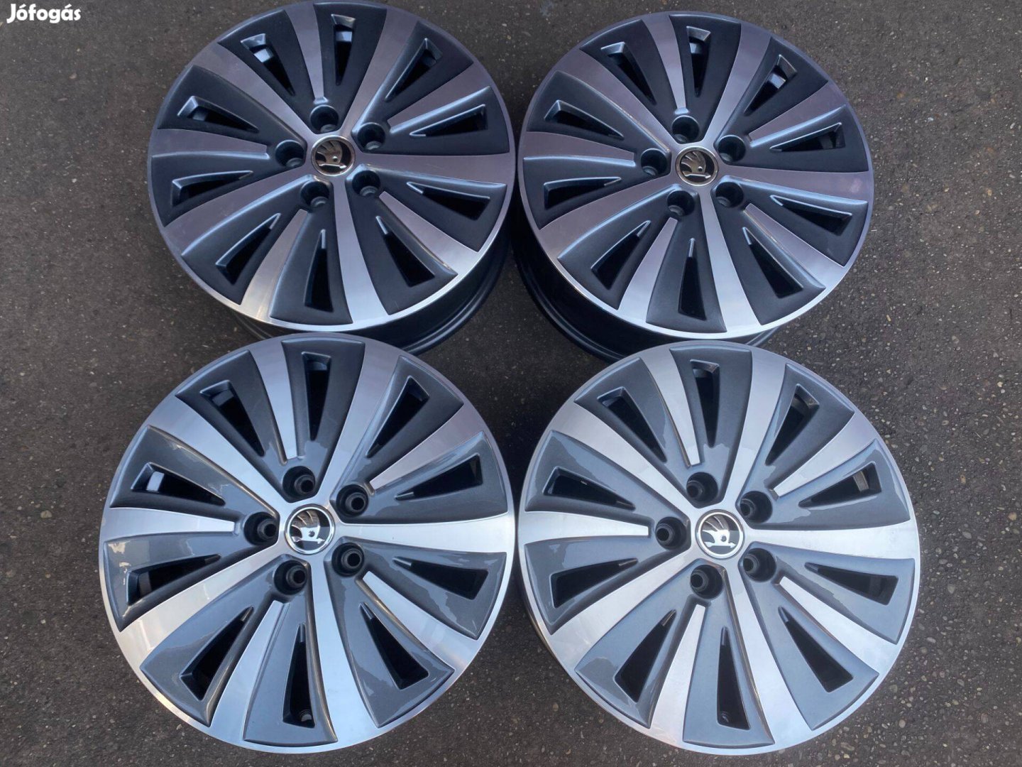4db gyári 17" Skoda Superb alufelni. (3976)