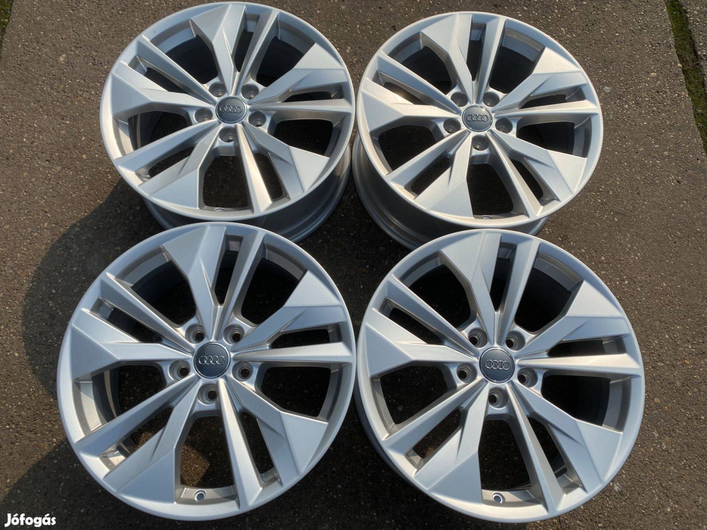 4db gyári 18" Audi A3 8Y - A3 8V alufelni. (3718)