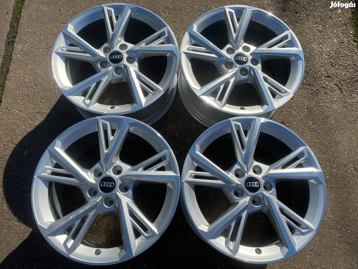 4db gyári 18" Audi A3 alufelni. (3687)