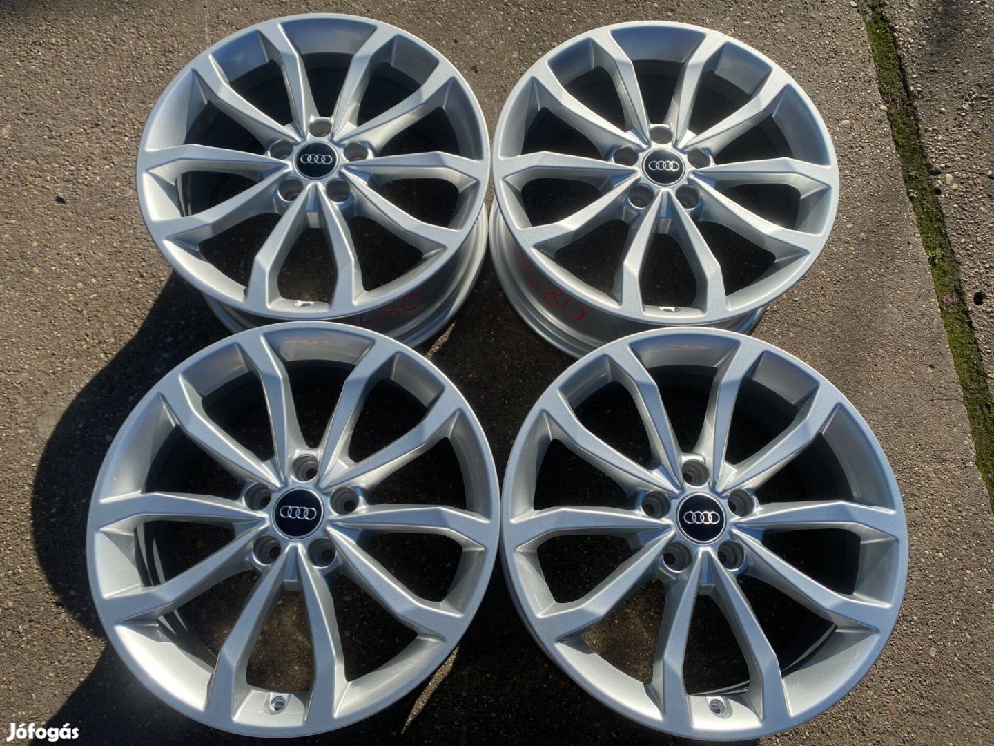 4db gyári 18" Audi A4 B9 alufelni. (3680)