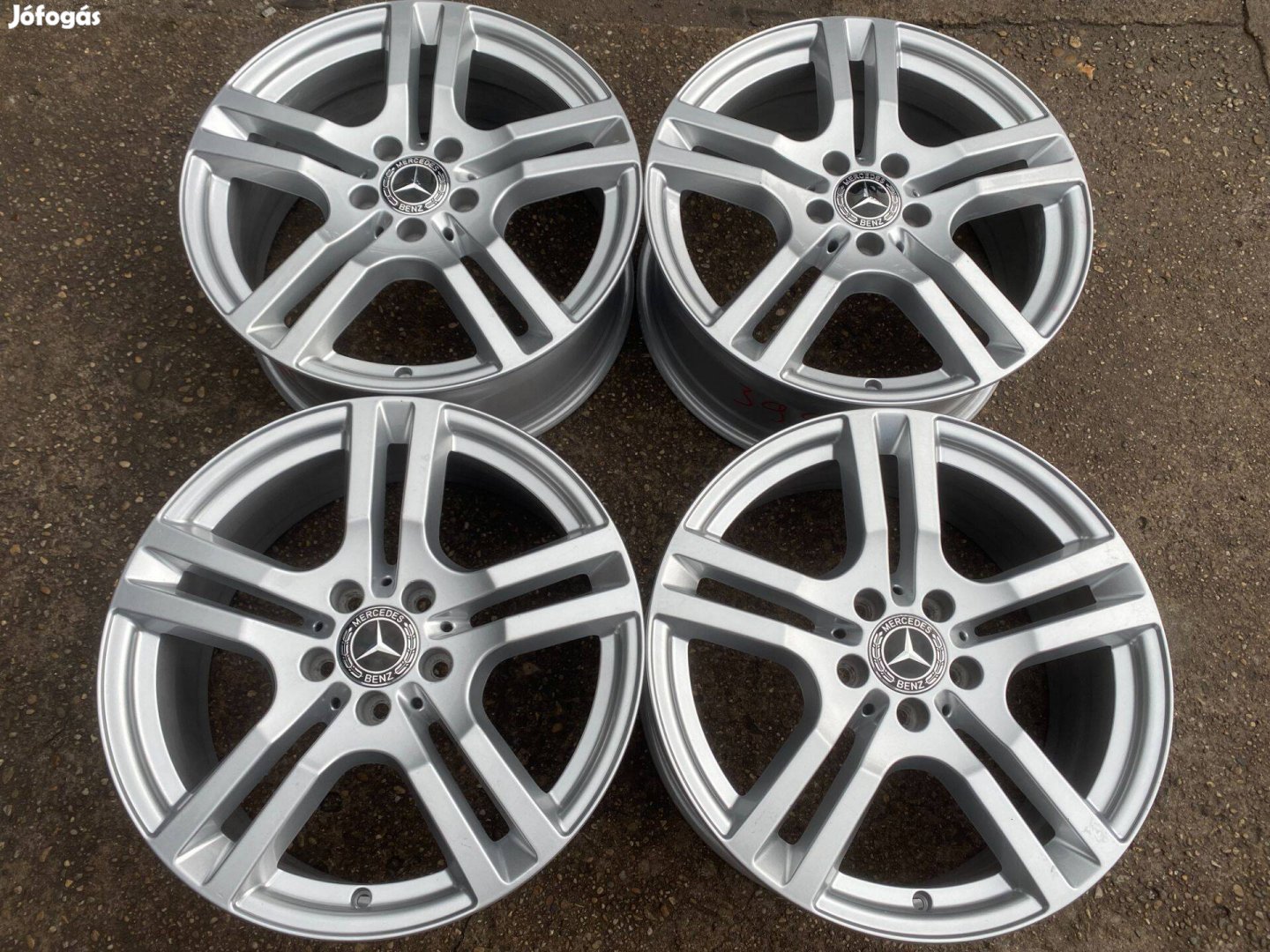 4db gyári 18" Mercedes-Benz GLA-GLB alufelni. (3997)