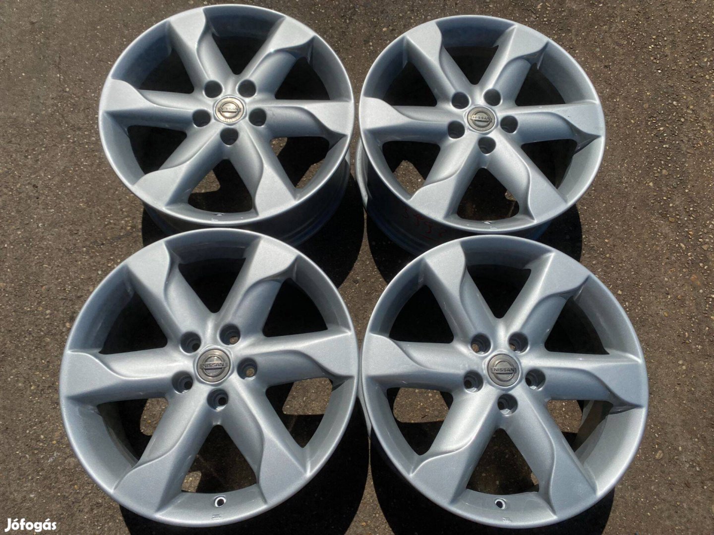 4db gyári 18" Nissan alufelni. (3992)