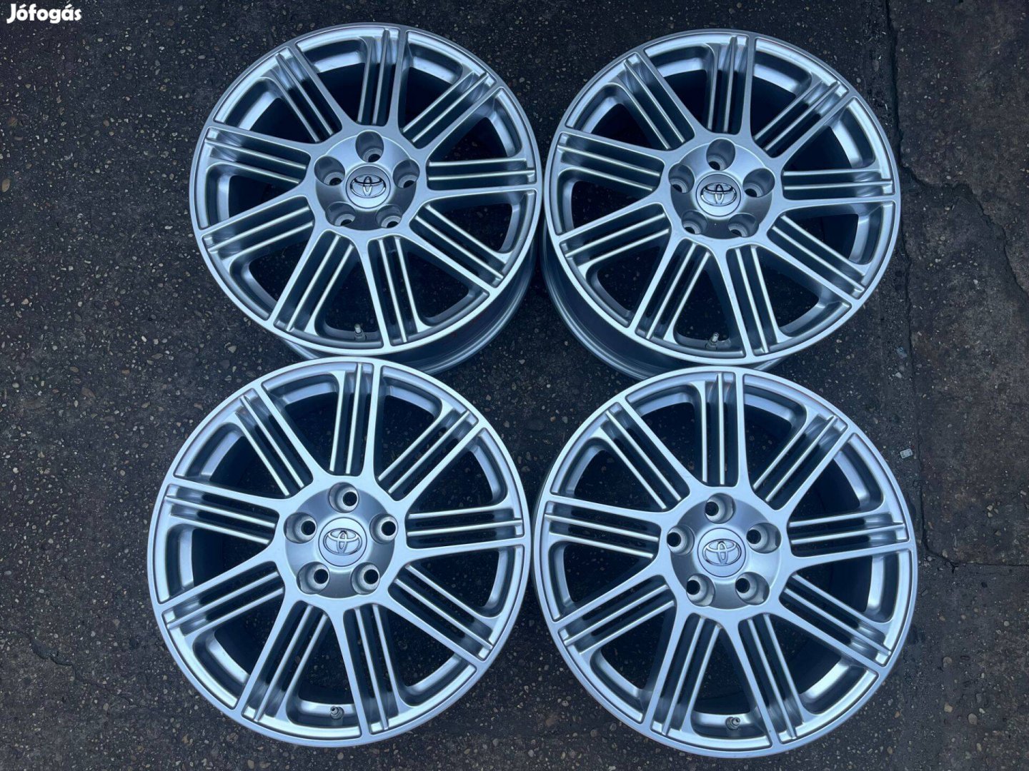 4db gyári 18" Toyota Rav4 alufelni. (3921)