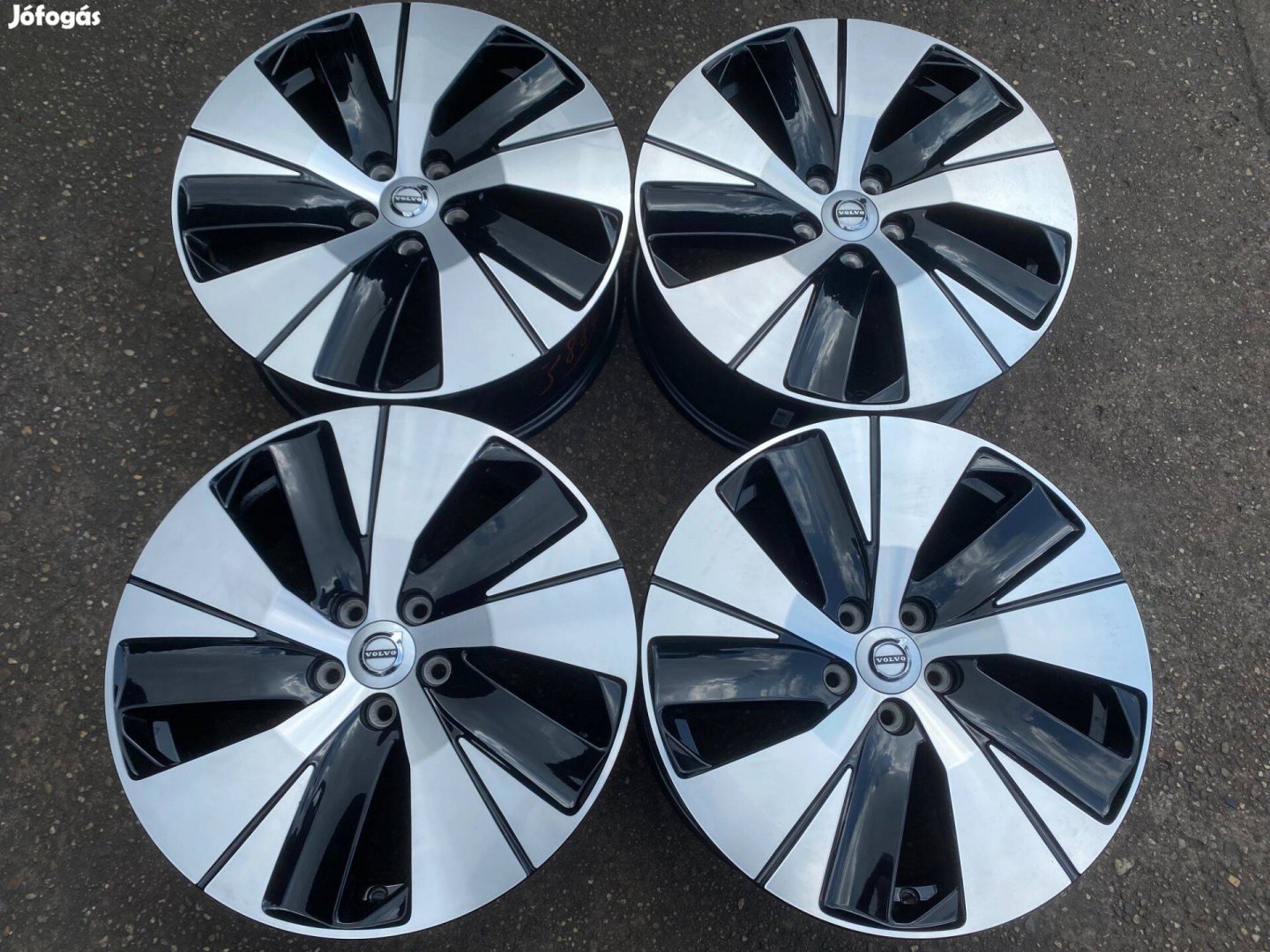 4db gyári 18" Volvo alufelni. (3884)