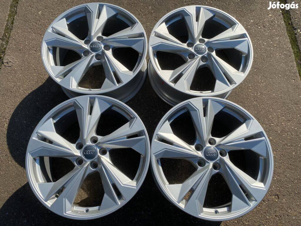 4db gyári 19" Audi A3 - S3 alufelni. ("3729")