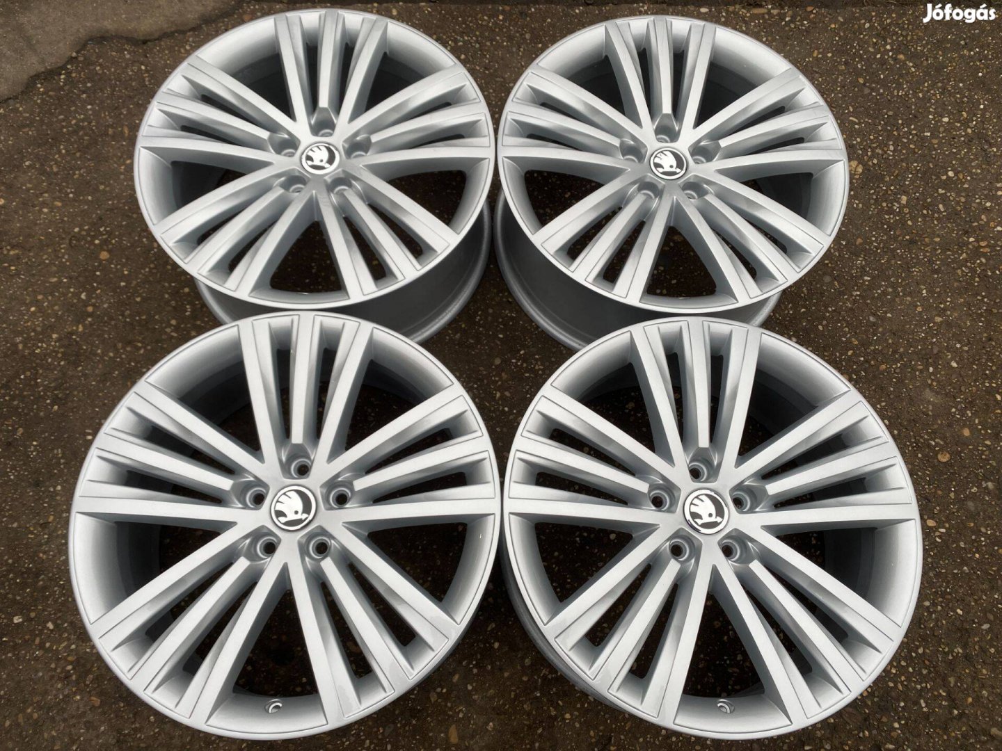 4db gyári 19" Skoda Superb alufelni. (3600)