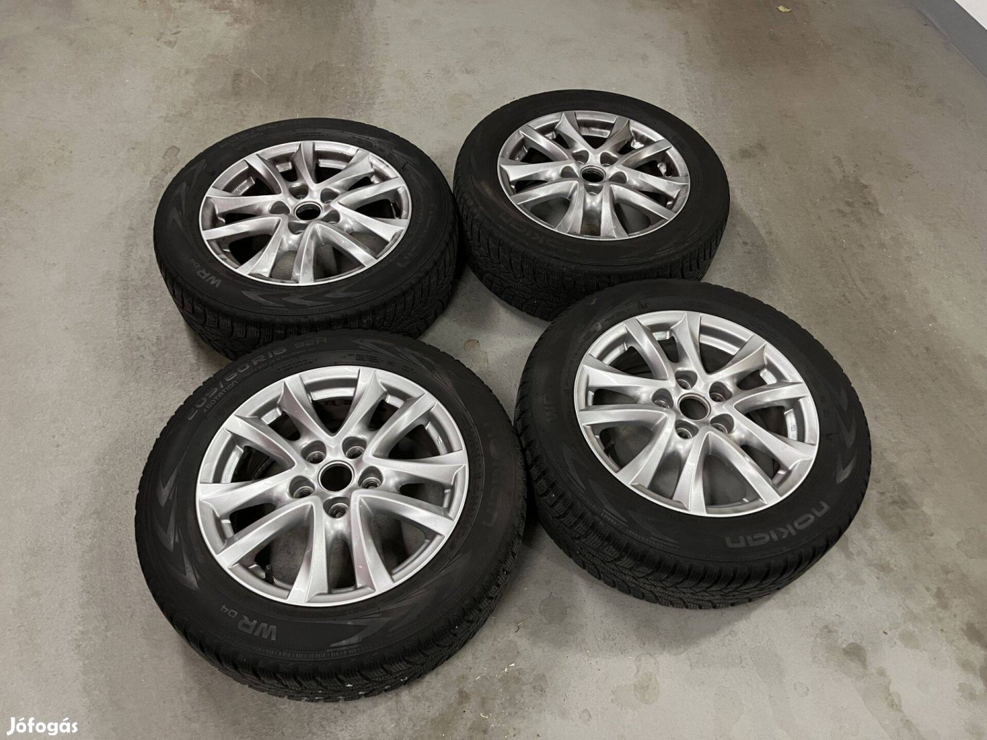 4db kiváló Mazda3 16" gyári alufelni jelenleg 205/60 R16 téli gumival