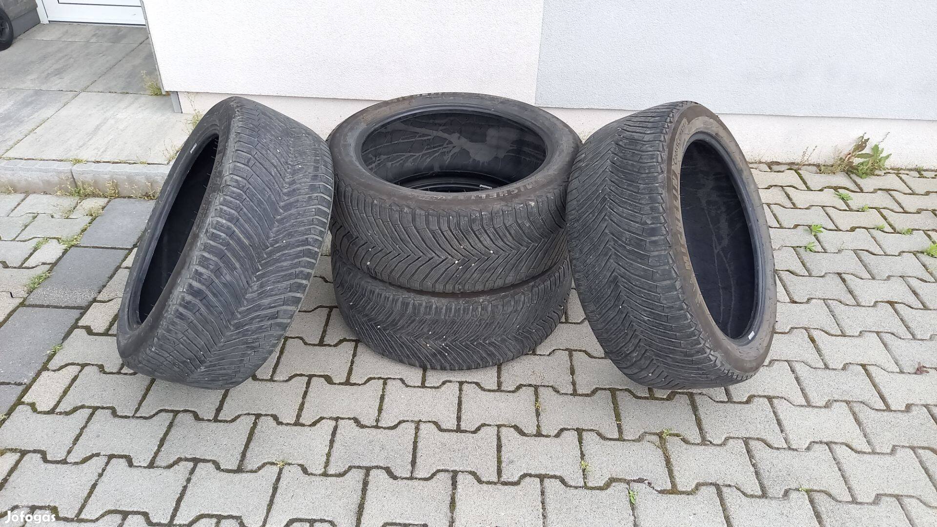 4db négyévszakos Michelin Crossclimate 2 gumi 255/45 R19