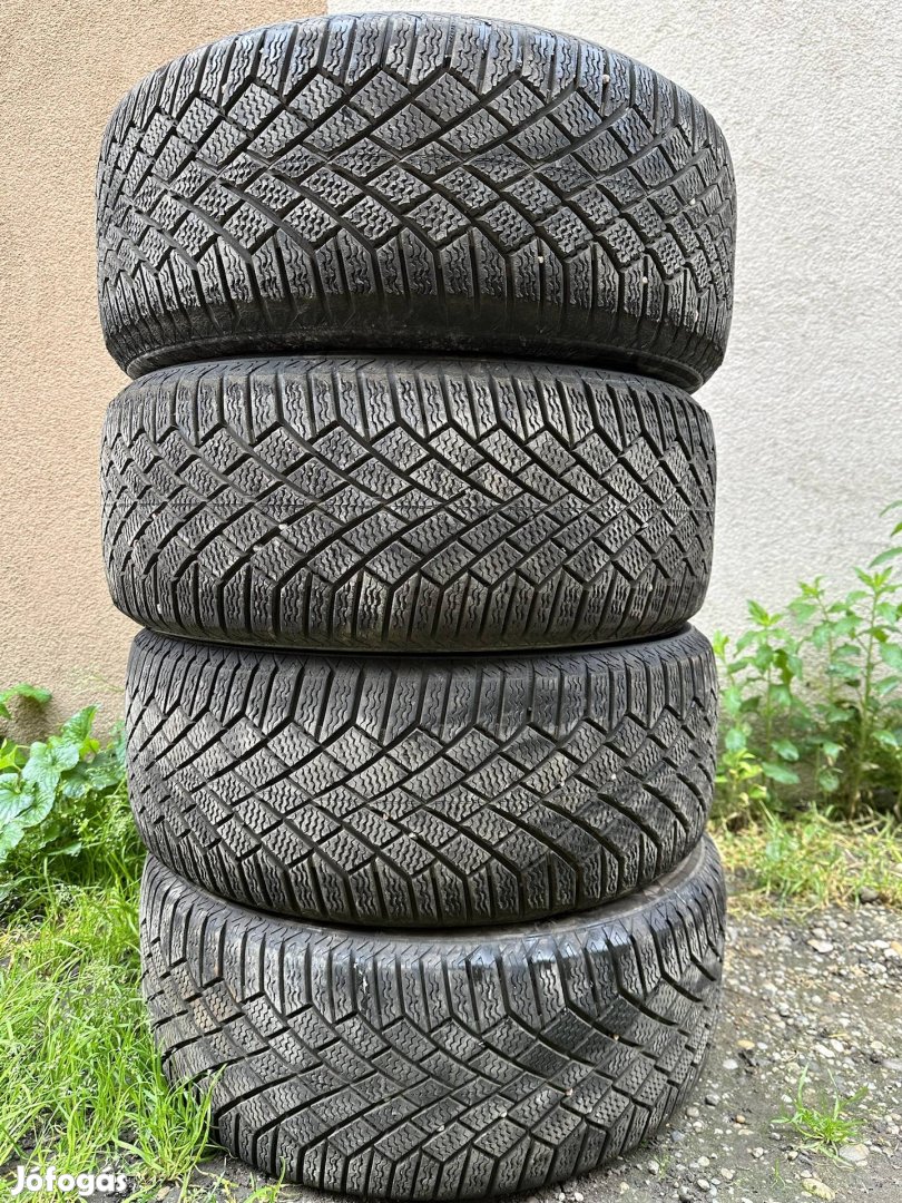 4db téli gumi 225/50 R17 XL Continental Vikingcontact 7 225/50R17