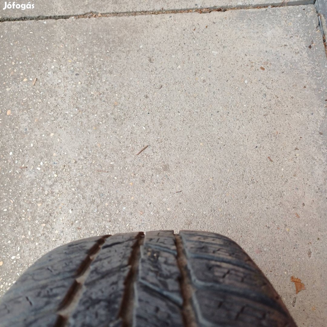 4db téligumi felnire szerelve, 4-5mm mélységgel