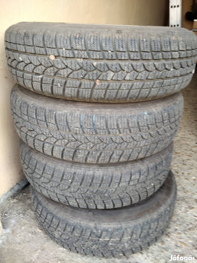 4db téligumi lemezfelnin 165/70 r14