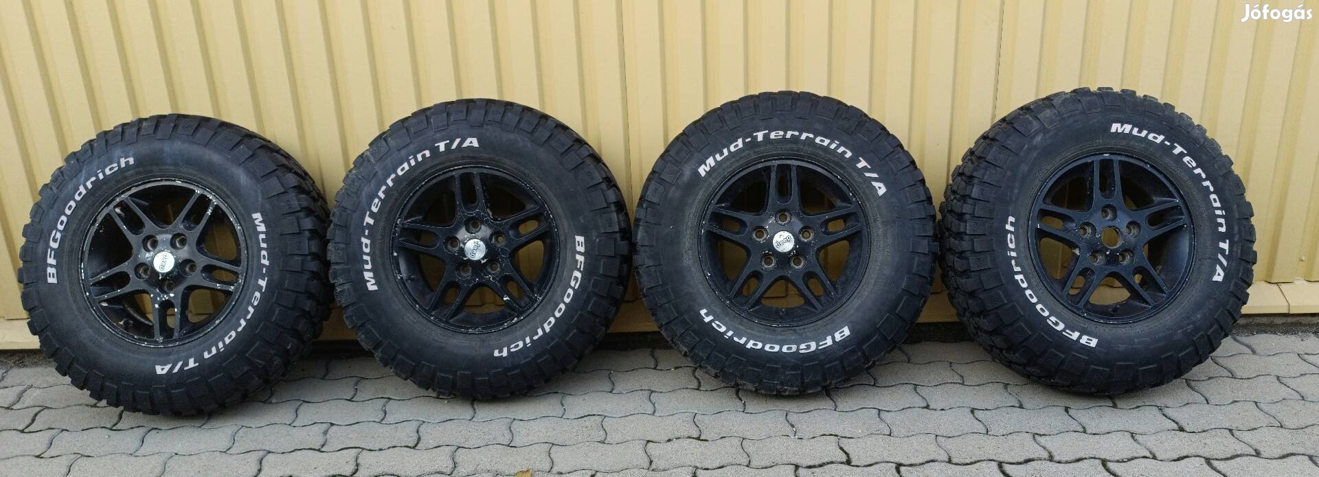 4db terepgumi eladó 