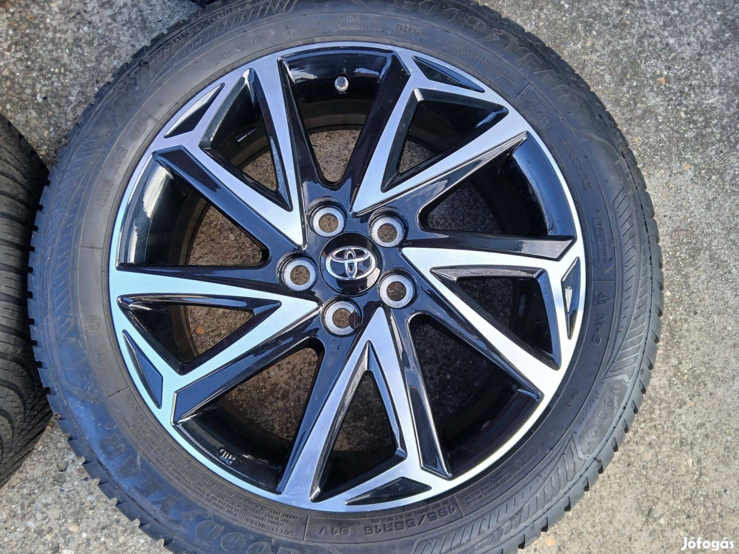 4db új Toyota Yaris 16" alufelni felni négyévszakos gumikkal 5x100