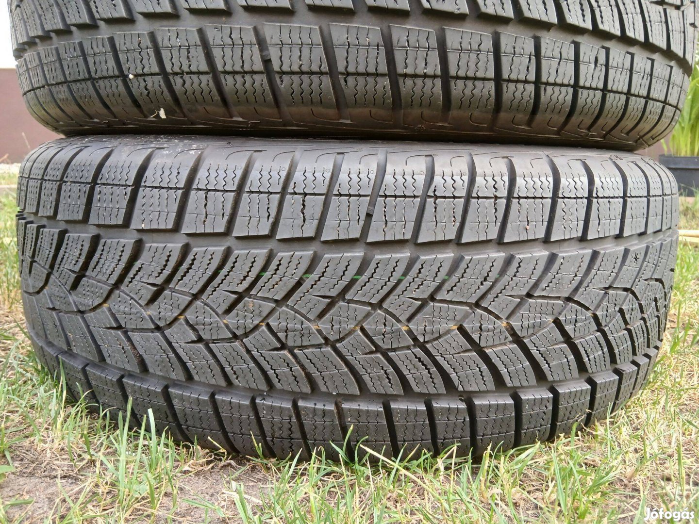 4db újszerű 215/55 R18 Goodyear téli gumi 7.5mm-es 215/55R18 18