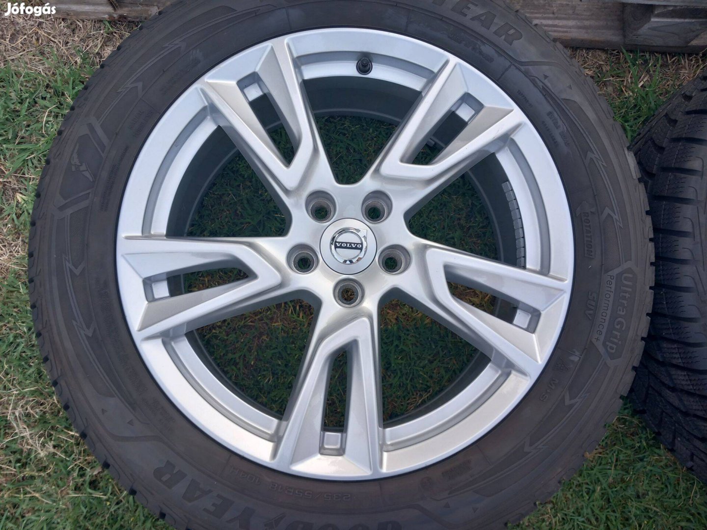 4db újszerű Volvo XC40 18" alufelni Goodyear téli gumikkal 5x108 felni