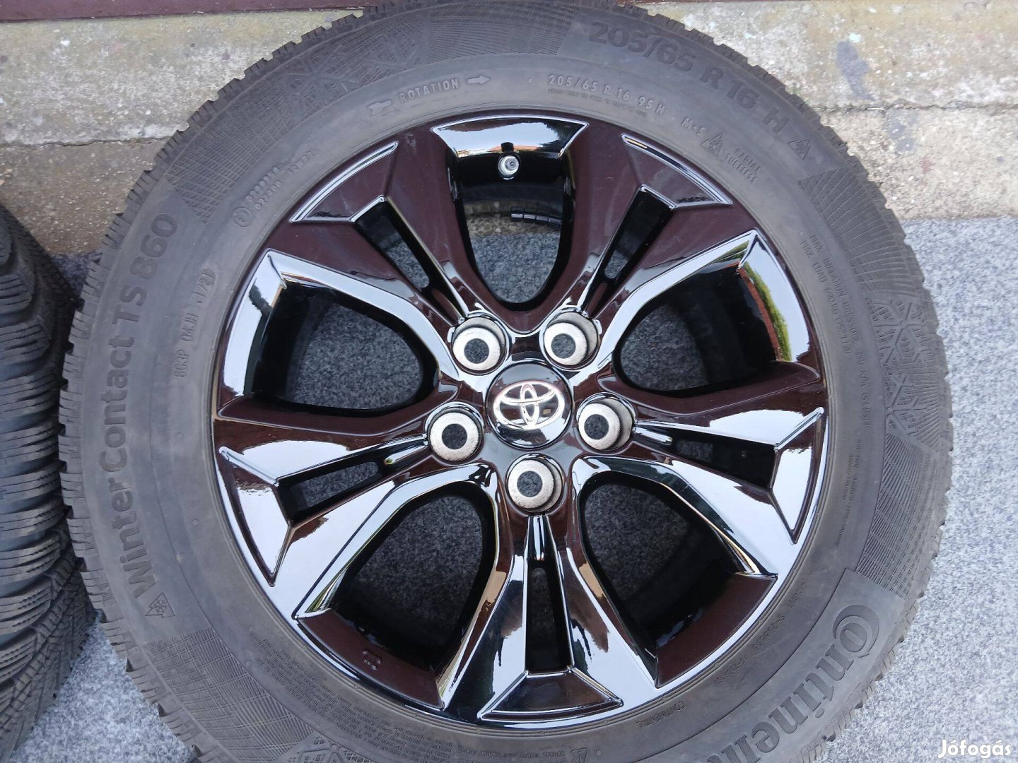 4db újszerű gyári 16" Toyota Yaris Cross alufelni felni téli gumikkal