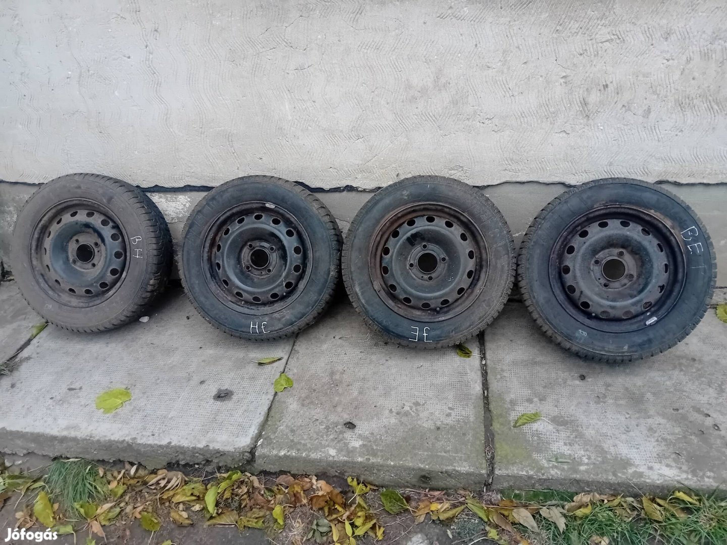 4x100 14" lemezfelni 175/65 téligumival eladó!