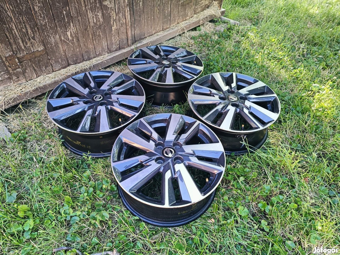 4x100 16 / 16" Gyári Nissan alufelni, szenzorok