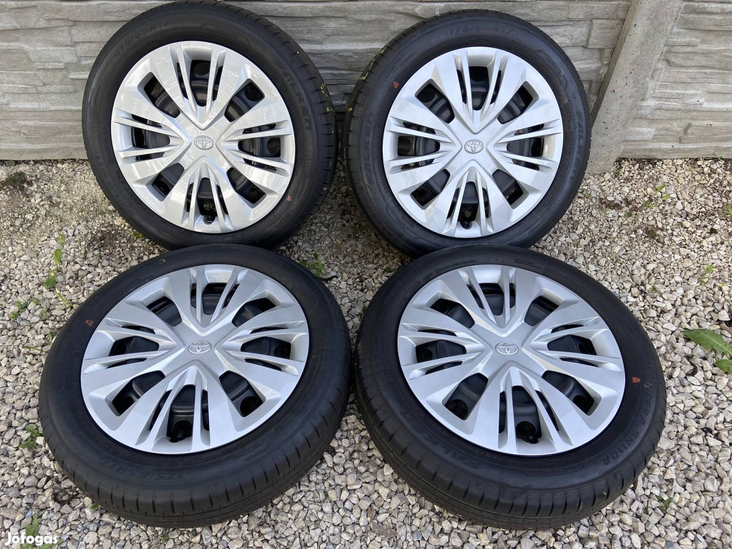 4x100 17" Új Gyári Toyota Lemezfelni Új Falken gumikkal 17 col