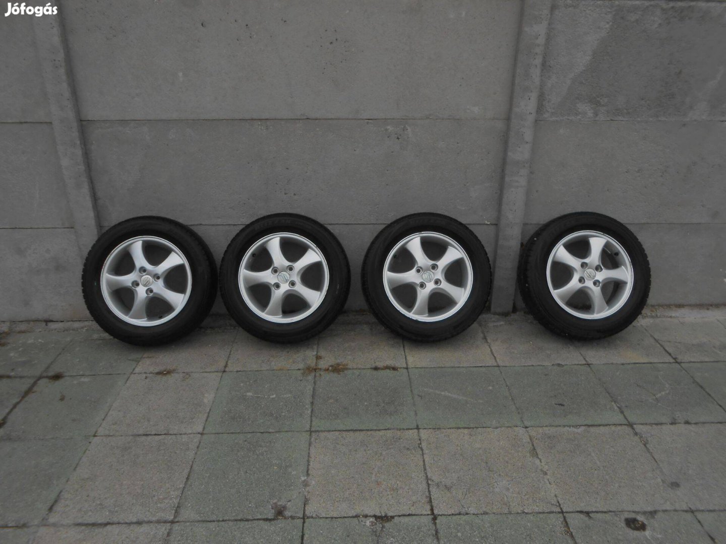 4x100 Suzuki 15" alufelni téligumival Toyota yaris Mazda 2