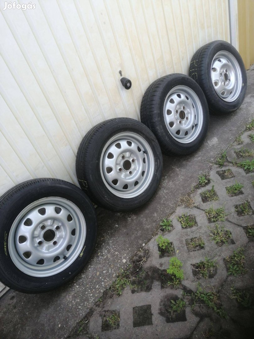 4x100 Suzuki Alto 13" lemezfelni 155/65R13 nyári gumival