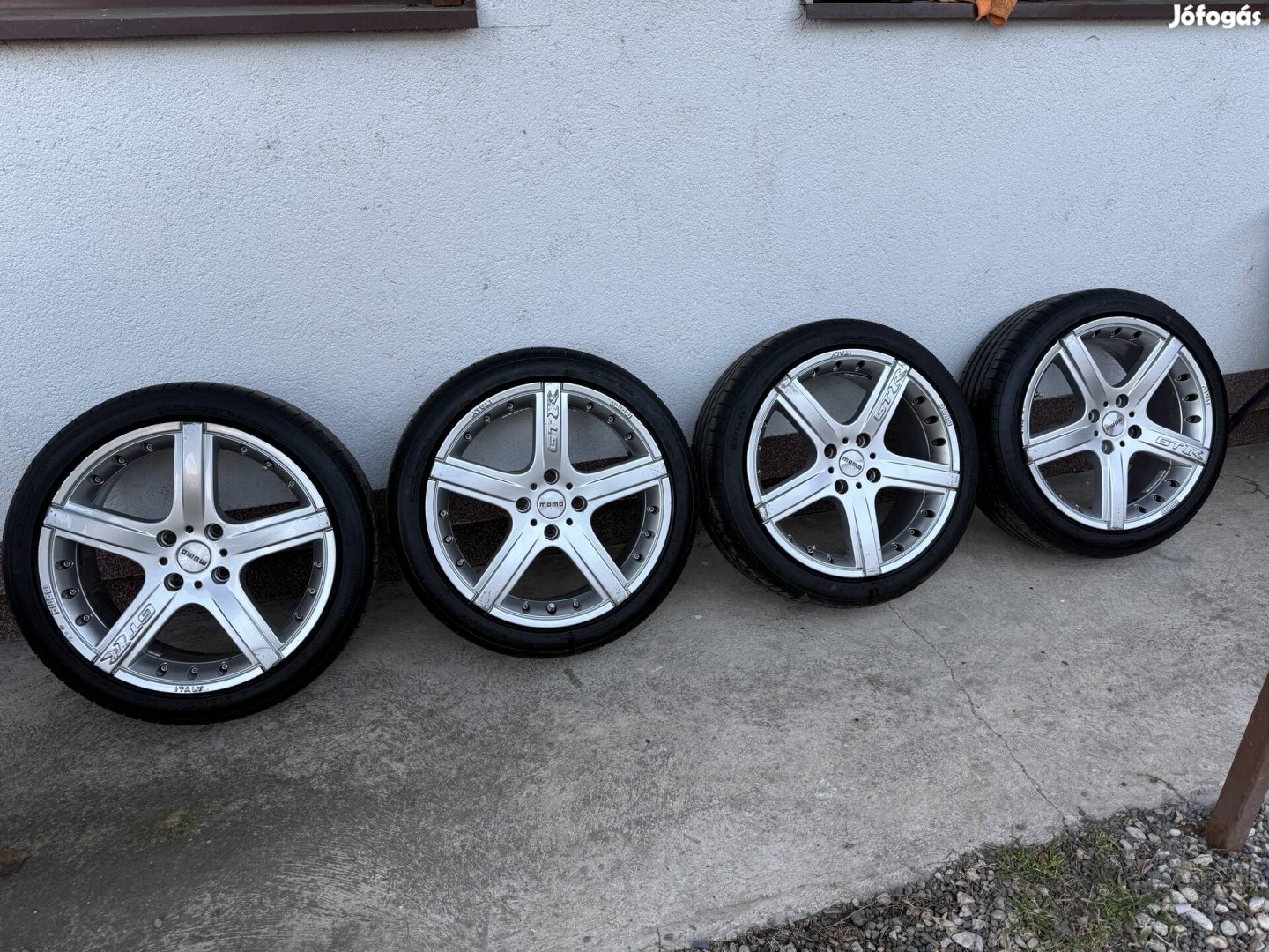 4x108 Momo GTR Alufelniújszerű gumikkal