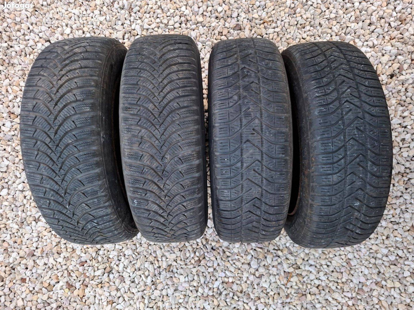 4x108-as, 15"-os lemezfelnin 185/65 Pirelli és Hankook téli gumik