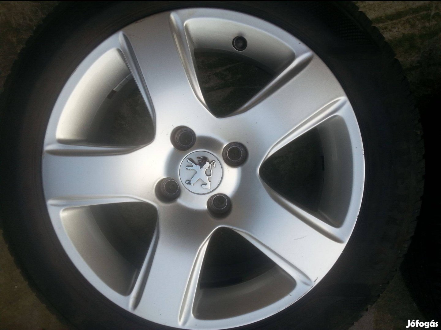 4x108 gyári Peugeot alufelni 205/55R16 újszerű nyári gumival