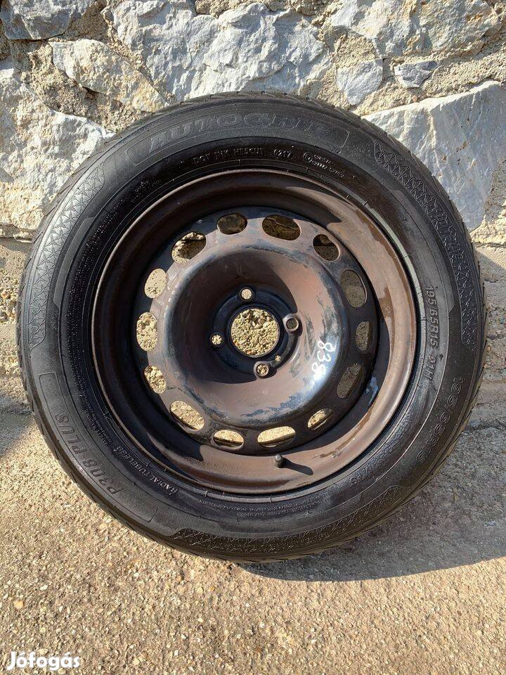 4x108 lyukosztású 15" használt Peugeot lemezfelni 195/65 gumival