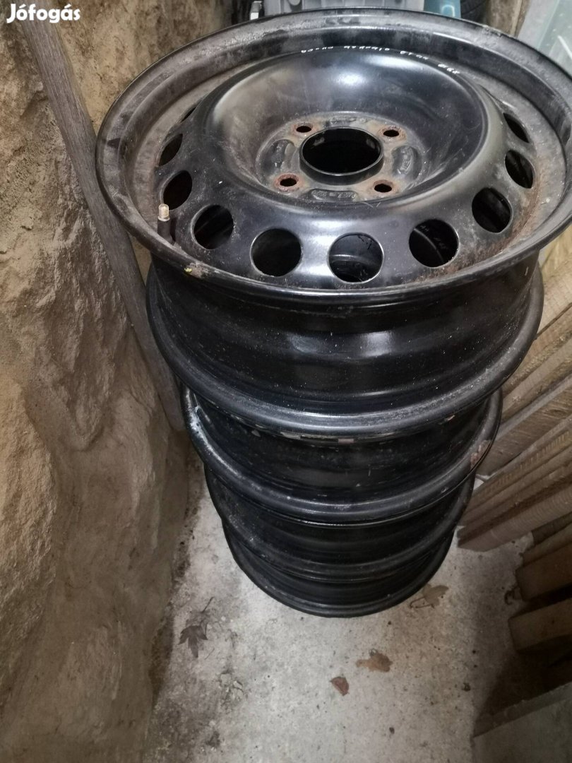4x114,3 R15 6J ET44 (d:68) lemezfelni garnitúra Volvo