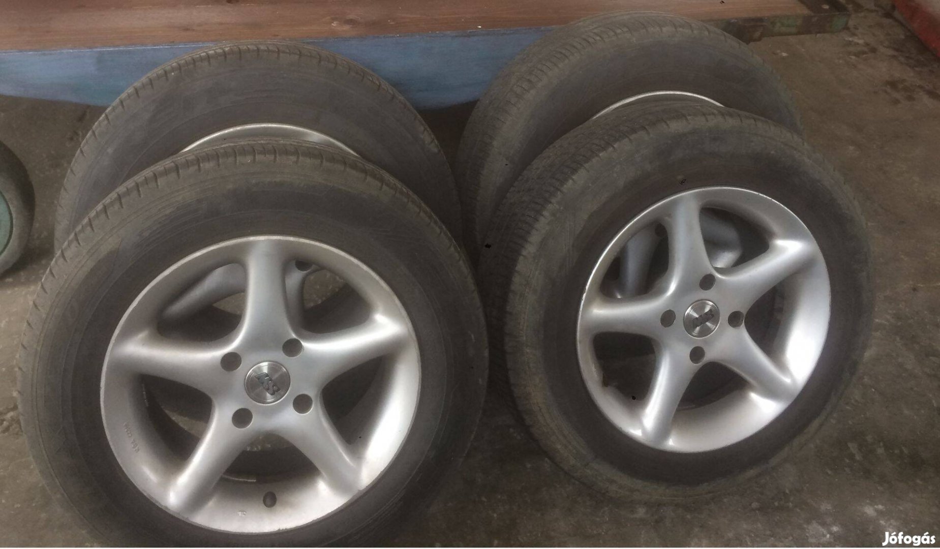 4x114 et35 könnyűfém felni 195/65 r 15 nyári gumival