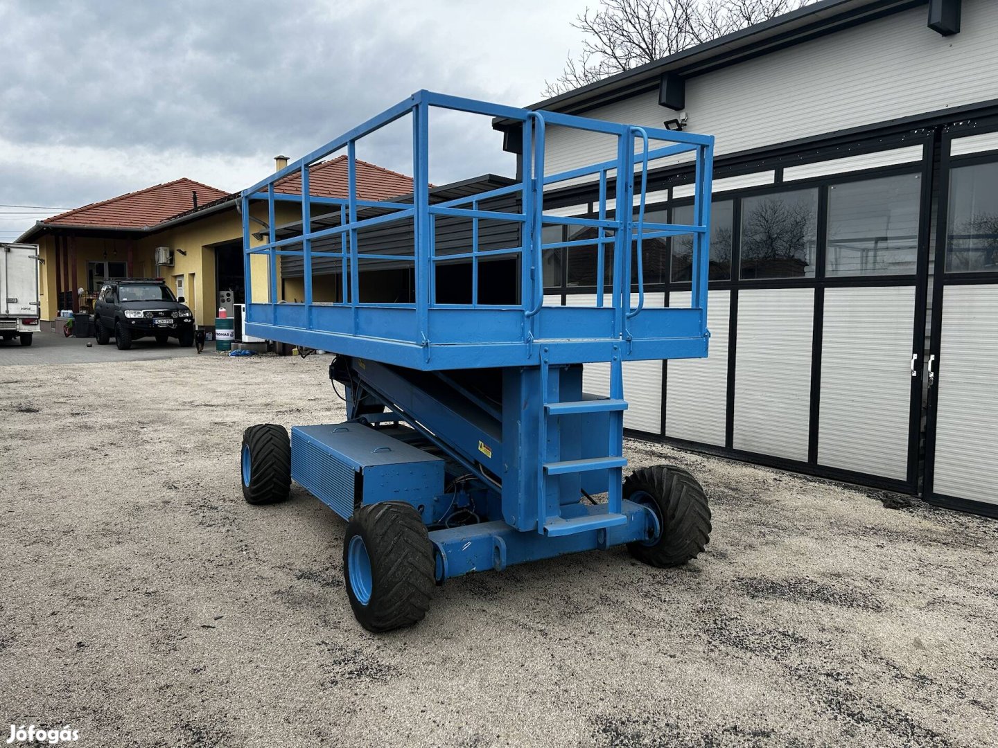 4x4 ollós emelő terepes