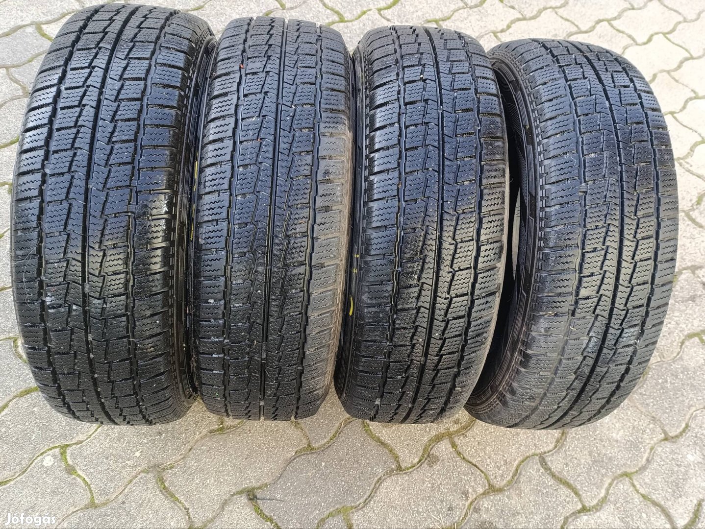 500 km-t futott C jelű Hankook téli gumi