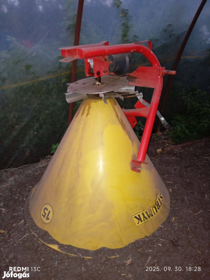 500 literes lengyel műtrágyaszóró Debrecen mellett