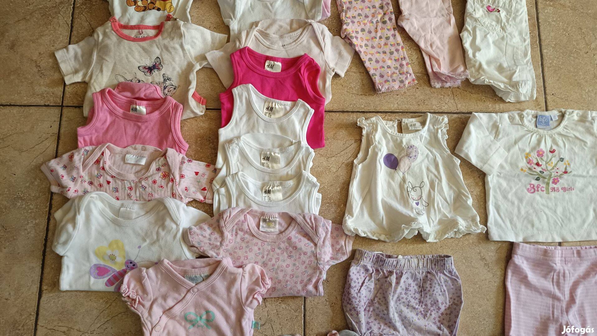 5056-oskislány 24 db-os ruhacsomag eladó!