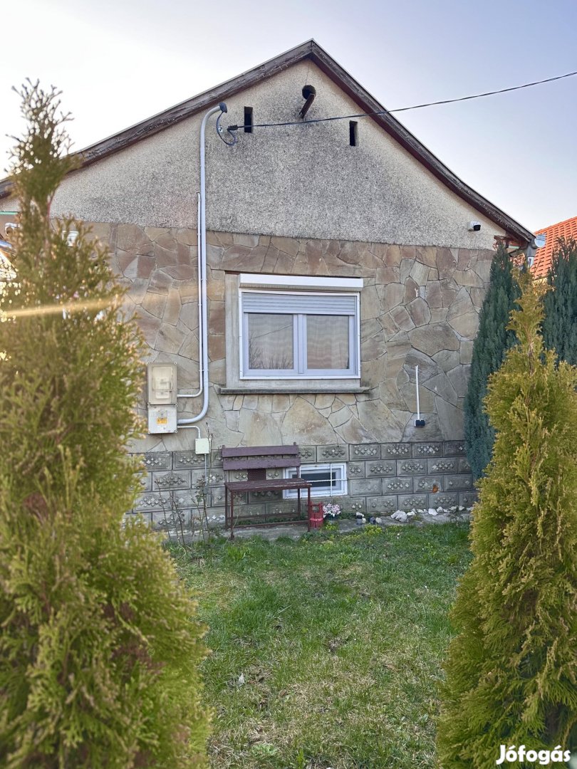 50 nm-es, felújított, kitűnően felszerelt ház 1185 nm-es