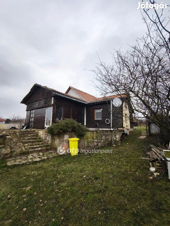 50 nm-es ház eladó Vatta