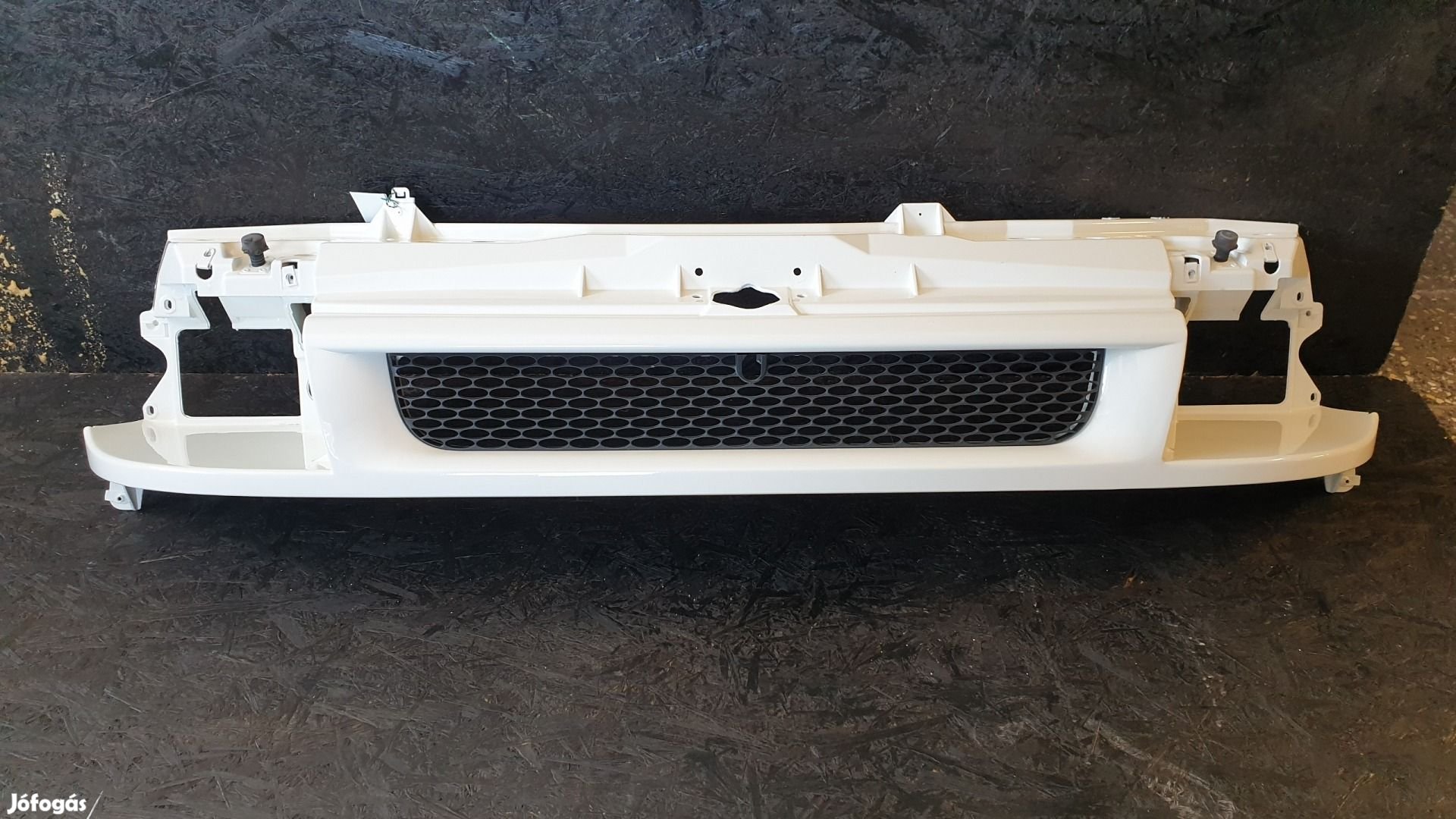 510893 Ford Transit 2005, Homlokfal.